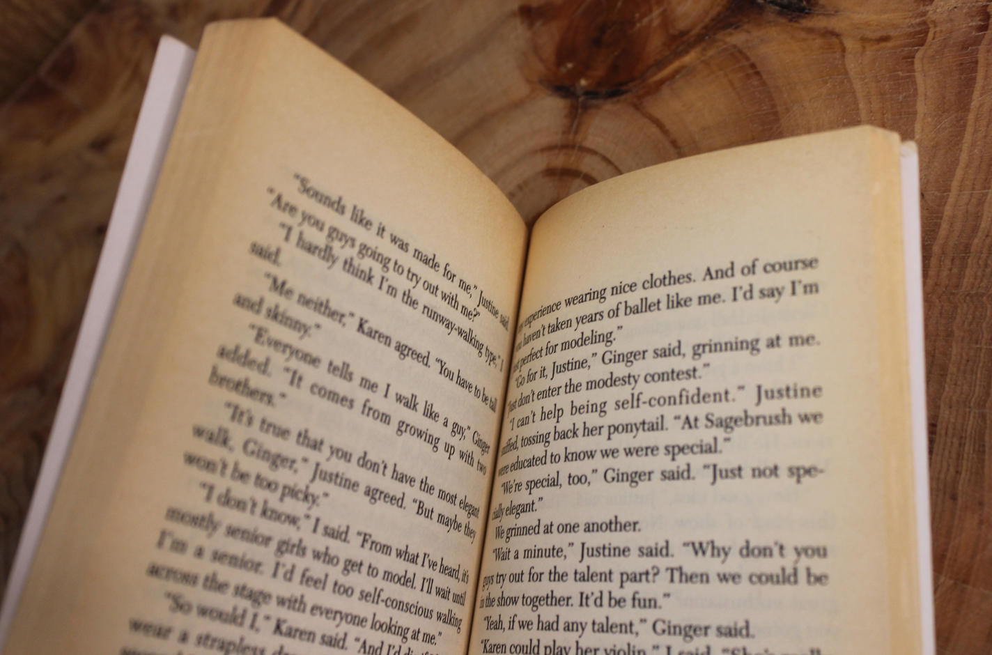 Roli's two-boy trouble - The boyfriend Club