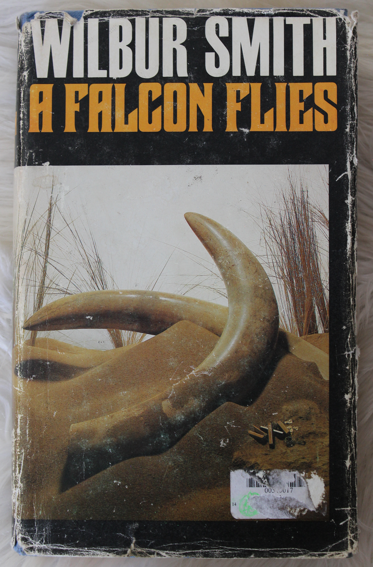 A falcon flies - Wilbur Smith