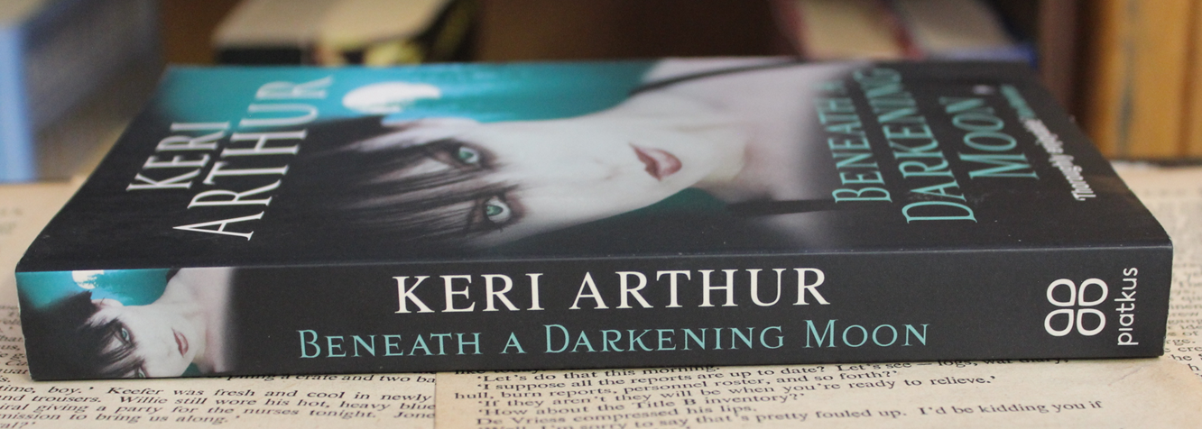 Beneath a darkening moon - Keri Arthur