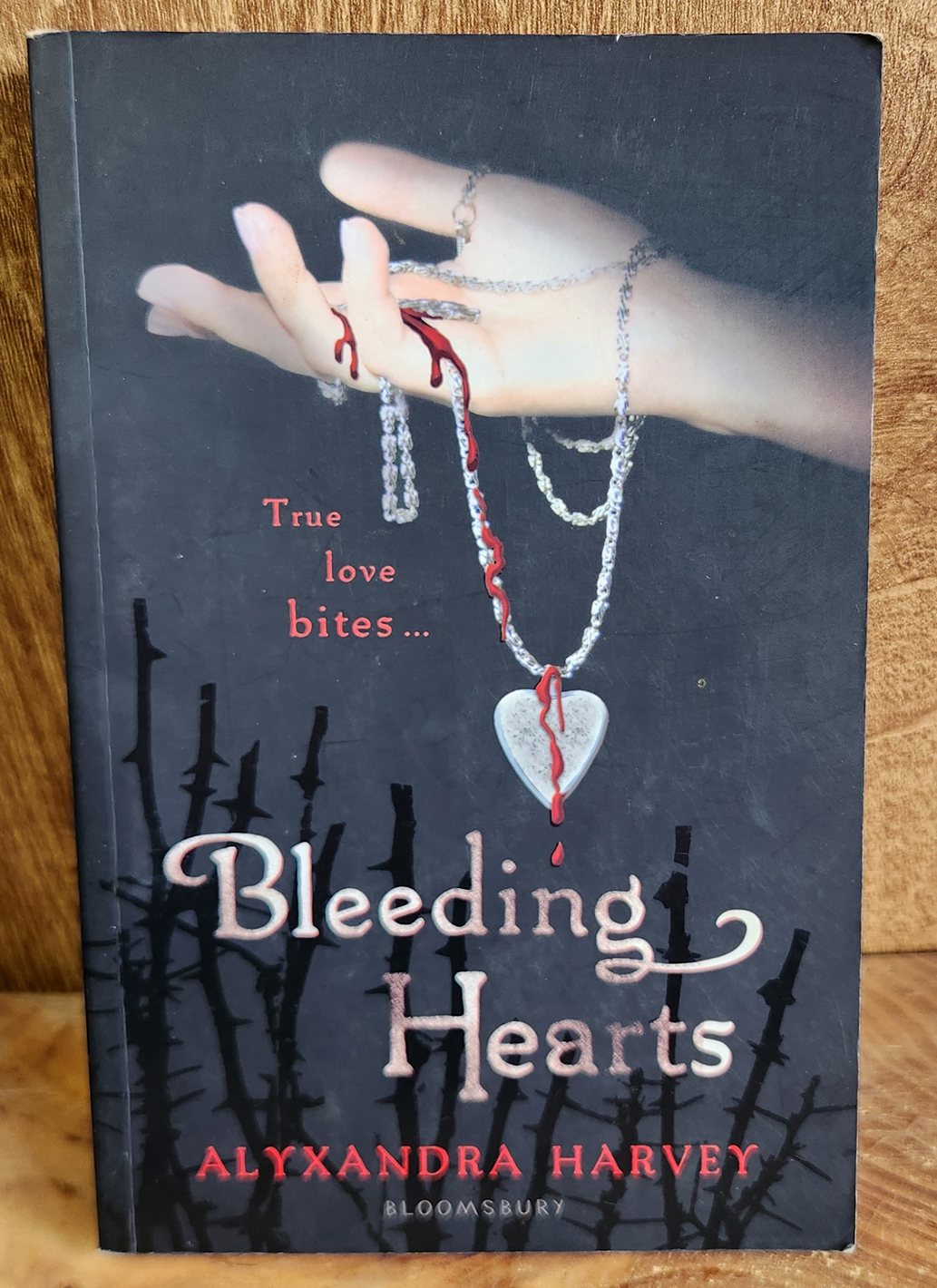 Bleeding Hearts - Alyxandra Harvey