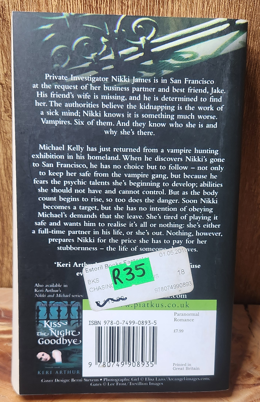 Chasing the shadows - Keri Arthur