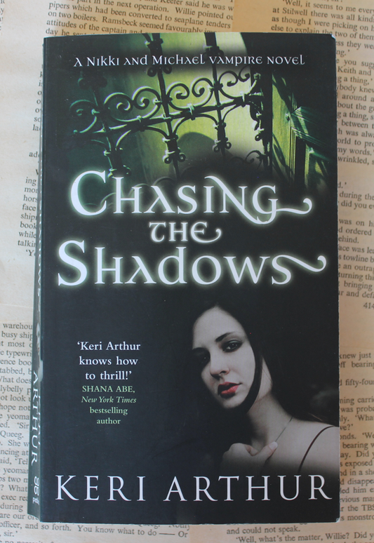 Chasing the shadows - Keri Arthur