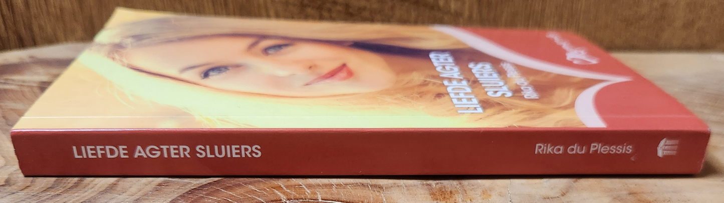 Liefde Agter Sluiers - Rika du Plessis