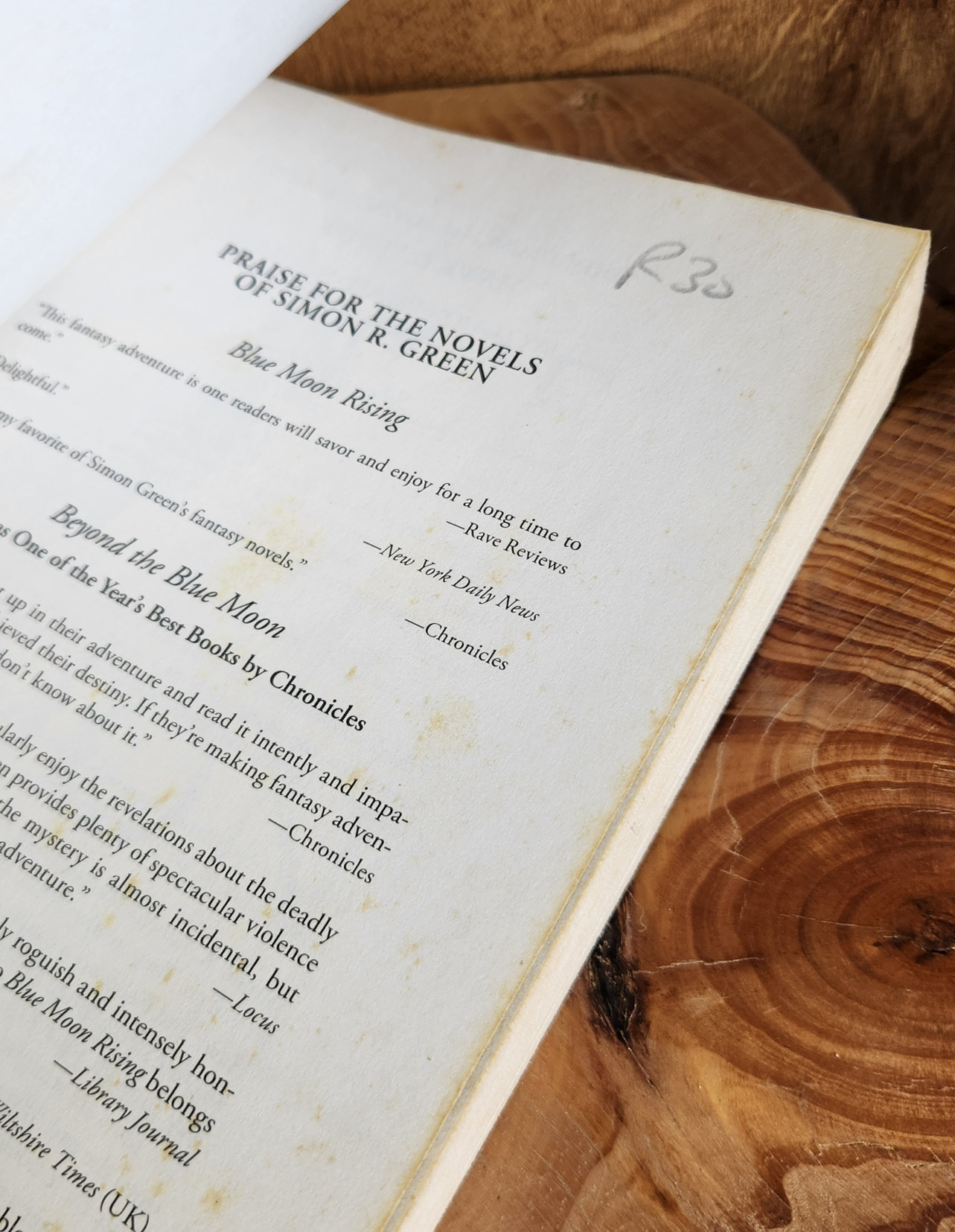 Once in a Blue Moon - Simon R. Green