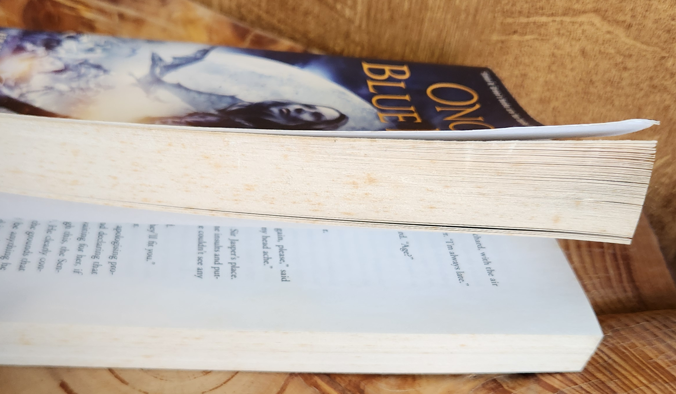 Once in a Blue Moon - Simon R. Green