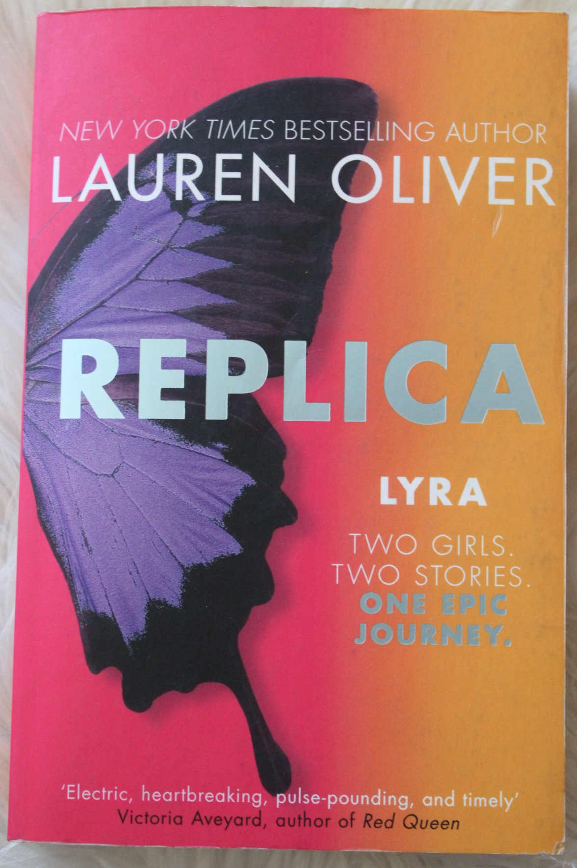 Replica - Lauren Oliver