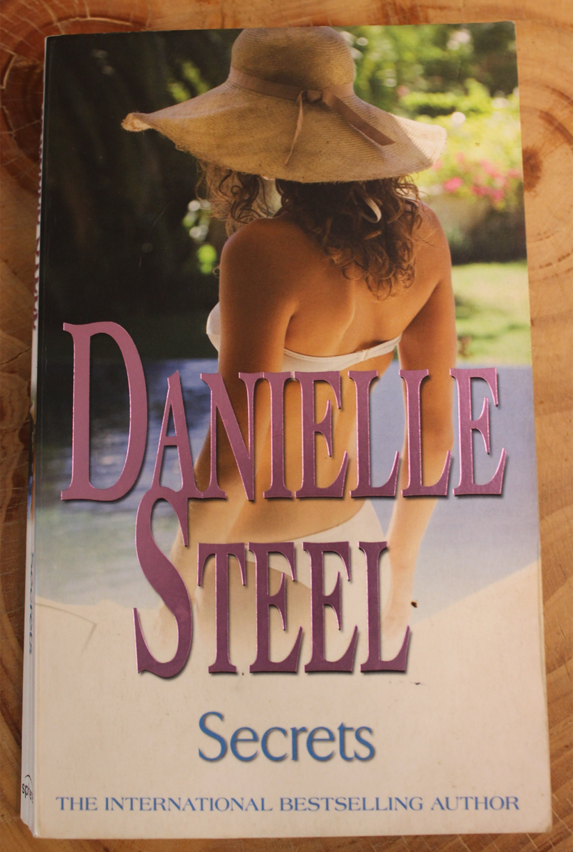 Secrets - Danielle Steel