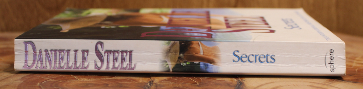 Secrets - Danielle Steel