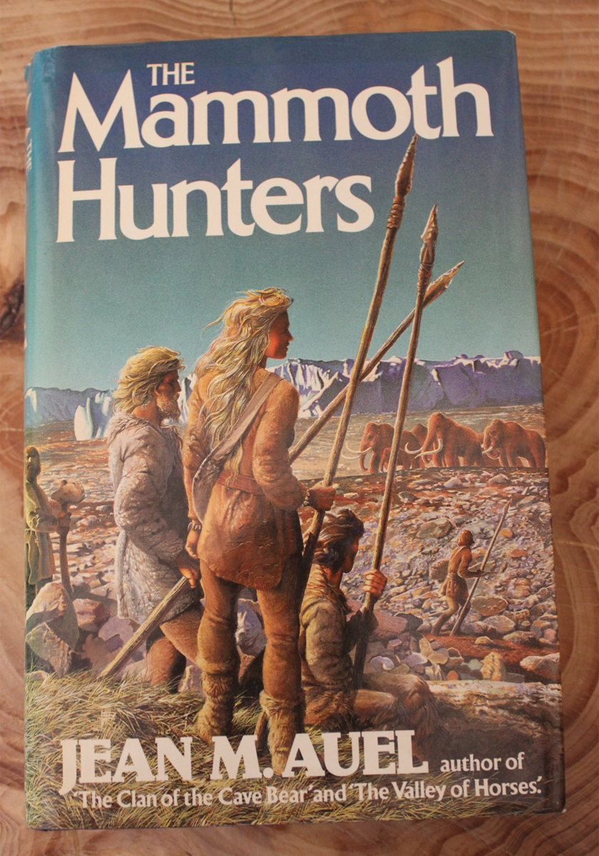 The Mammoth Hunters - Jean M. Auel