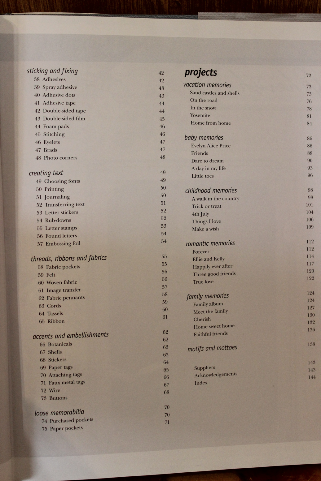 The Complete Guide to Scrapbooking - Sarah Beaman